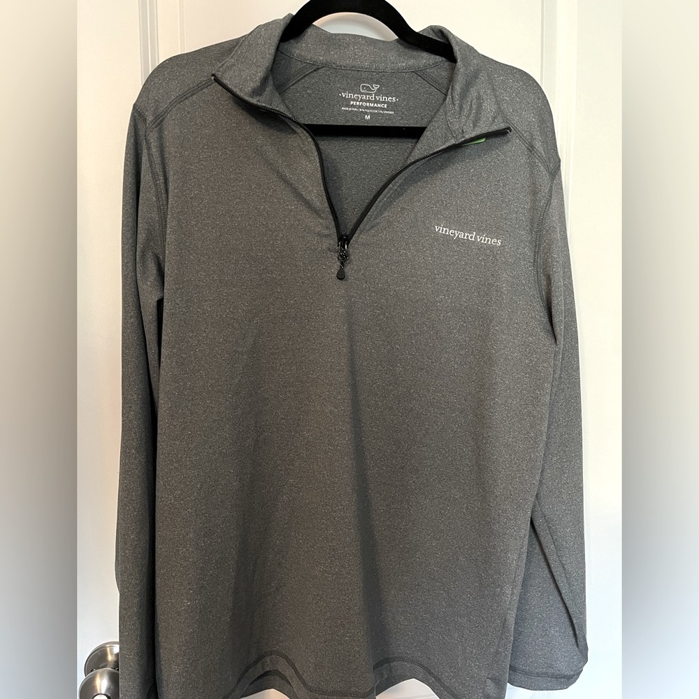 Vineyard Vines Performance - Medium - Charcoal quarter-zip with reflective logo